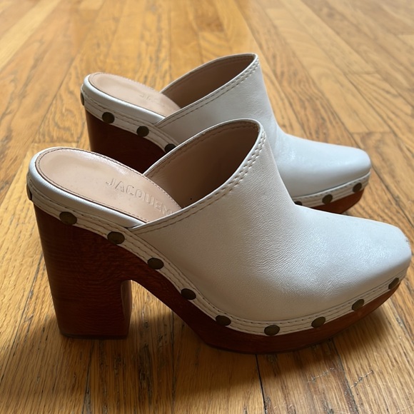 JACQUEMUS Les Sabots Leather Mules In White - Picture 9 of 11